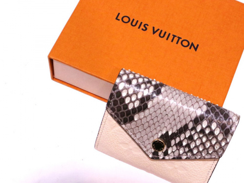 ラグジュアリーブランドのLOUIS VUITTON 　