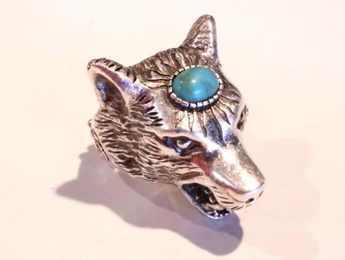 グッチのターコイズウルフヘッドリング