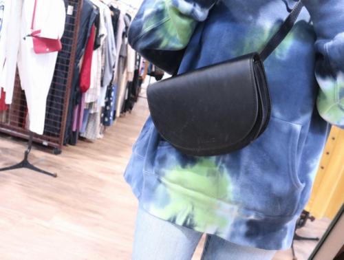 クラネのレザーショルダーバッグ