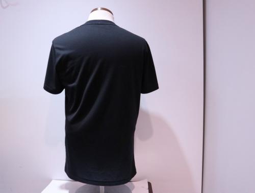 ロゴTシャツのスリムフィット