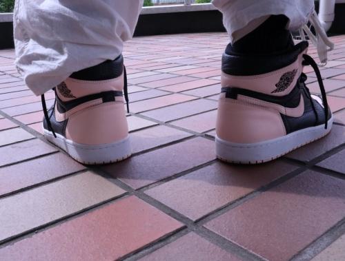 ナイキ エアジョーダン 1 レトロ ハイ オージーのNIKE AIR JORDAN 1 RETRO HIGH OG CRIMSON TINT