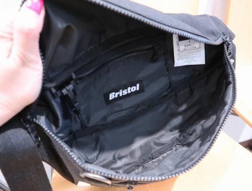 エフシーレアルブリストル × ニューエラのファイヤーフレームウエストバッグ