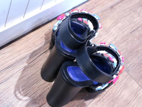 ケンゾーのストーン付サンダル