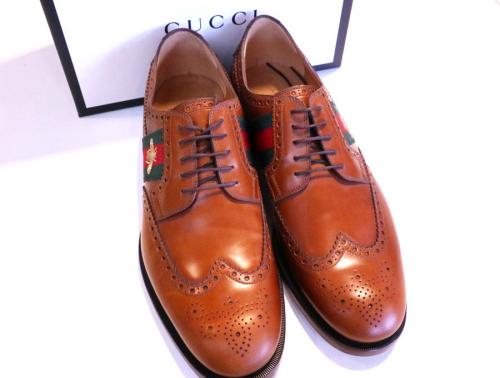 グッチのシェリーラインエンボロイダリーウイングチップシューズ