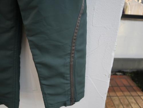 変形パイピングパンツのメンズ