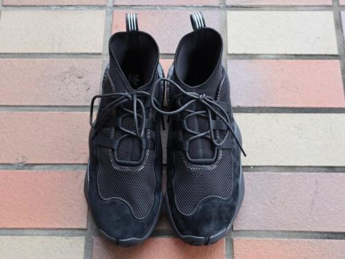 アディダスのCRAZY BYW