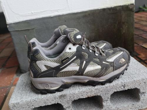 ザノースフェイススのトレッキングシューズ