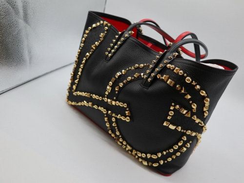 ラグジュアリーブランドのChristian Louboutin