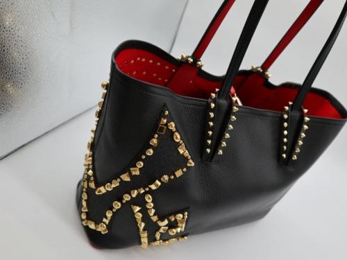 【Christian Louboutin/クリスチャンルブタン】CABATAスタッズスモールトートバッグが入荷致しました。[2020.07.22発行]