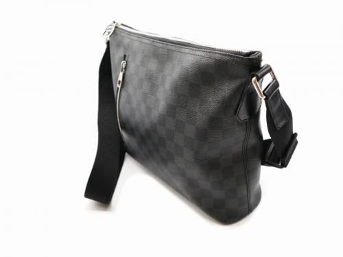 ラグジュアリーブランドのLOUIS VUITTON 　