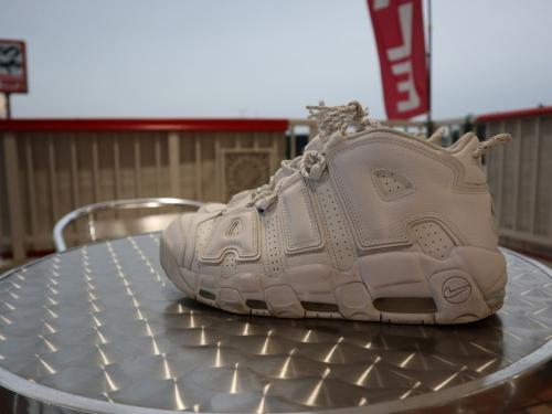 ナイキのAIR MORE UP TEMPO 96