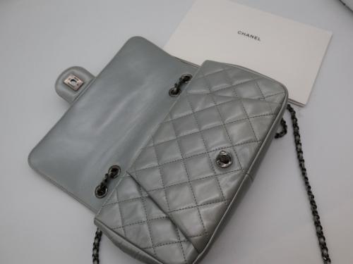 チェーンショルダーバッグのレデイース