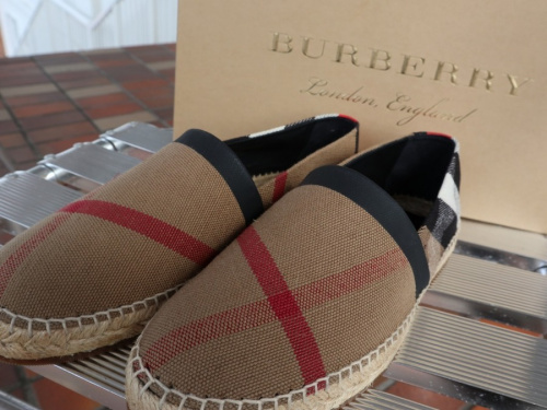 インポートブランドのBURBERRY