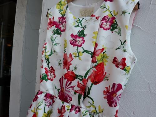 チェスティーのフローラルプリントブラウスワンピース