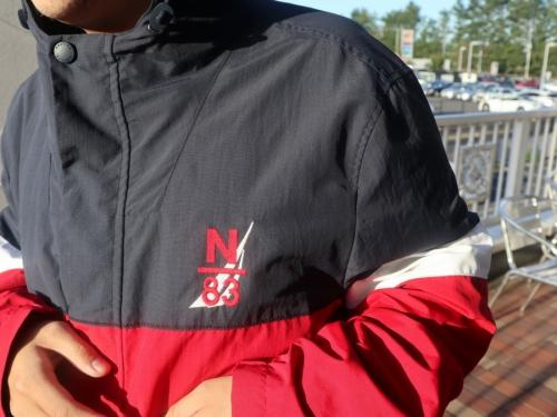 ノーティカのロゴナイロンパーカー