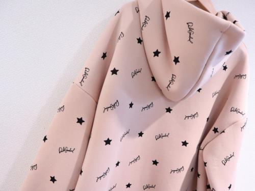 ダブルスタンダードクロージングのオーバーサイズPOパーカー