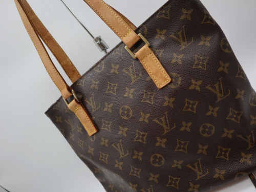 ラグジュアリーブランドのLOUIS VUITTON 　