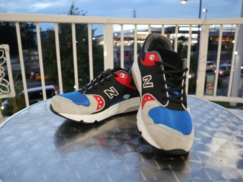 スニーカーのNEW BALANCE