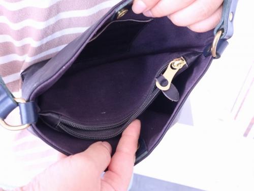 レザースナップショルダーポーチのレデイース