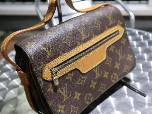LOUIS VUITTON 　のルイ ヴィトン　