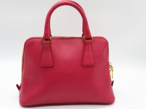 プラダのサフィアーノ2WAYショルダーバッグ