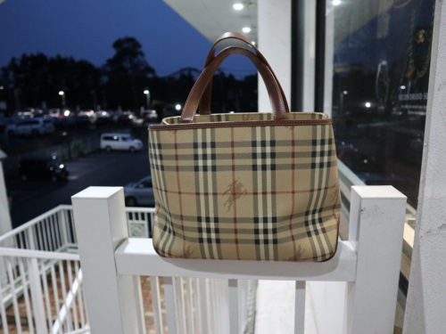 ラグジュアリーブランドのBURBERRY LONDON