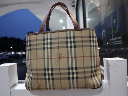 バーバリーロンドンのハンドバッグ