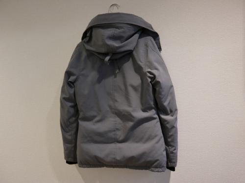カナダグースのMONTEBELLO PARKA