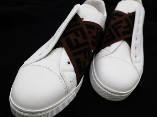 フェンディのFFクロスストラップレザースリッポン