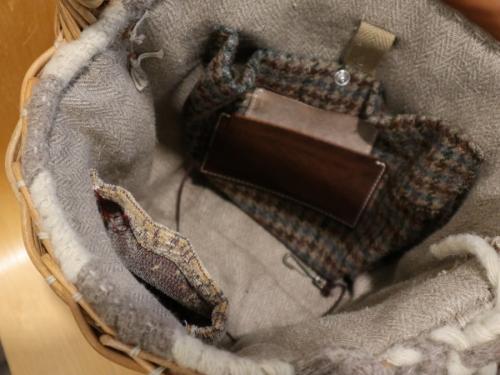 エバゴスのファー付きカゴバッグ