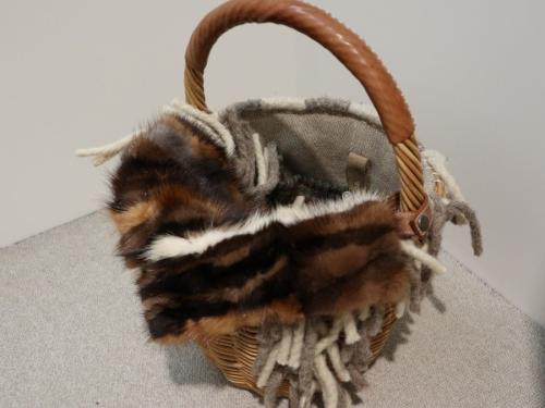 ファー付きカゴバッグのレデイース