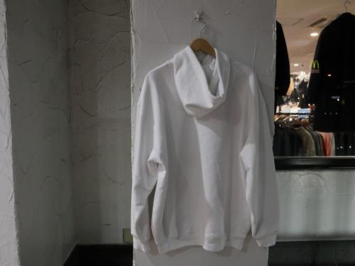 バレンシアガのプルオーバーパーカー