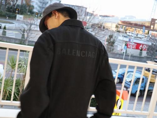 バレンシアガのデニムジャケット