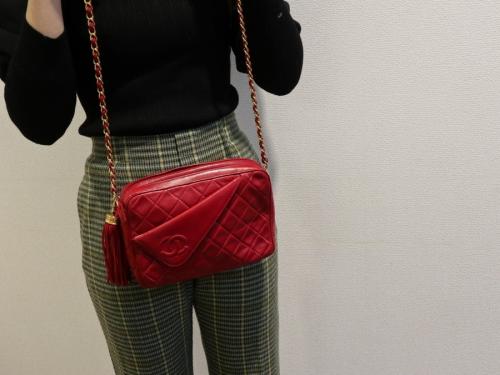 シャネルのフラップポケットチェーンショルダーバッグ