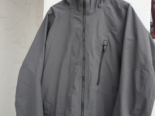 アウトドアブランドのBURTON ak