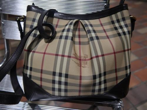 バーバリーのノヴァチェックショルダーバッグ