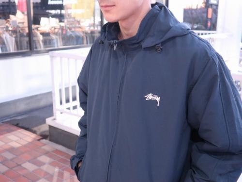 バックロゴナイロンジャケットのメンズ