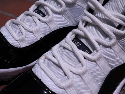 ナイキのAIR JORDAN 11 CONCORD