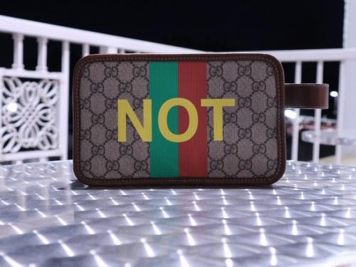 グッチのFAKE/NOTクラッチバッグ