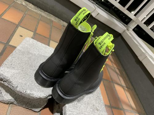 ト゛クターマーチンのCORE 1490 ALT BLACK CONCEPT