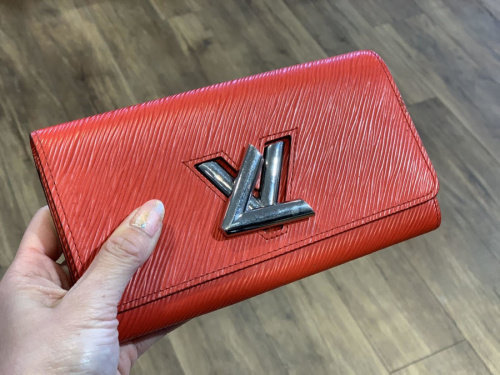 ラグジュアリーブランドのLOUIS VUITTON 　