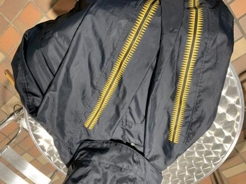 アンダーカバーのGIZ柄マウンテンパーカー