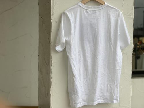 バーバリーのロゴTシャツ