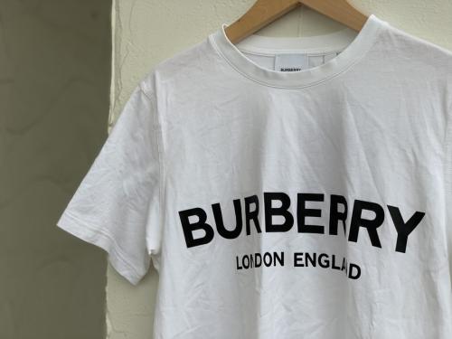 ロゴTシャツのレデイース