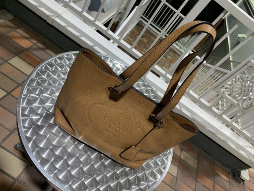 ラグジュアリーブランドのPRADA
