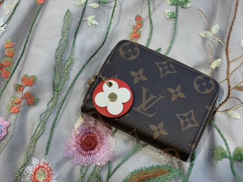 ラグジュアリーブランドのLOUIS VUITTON 　