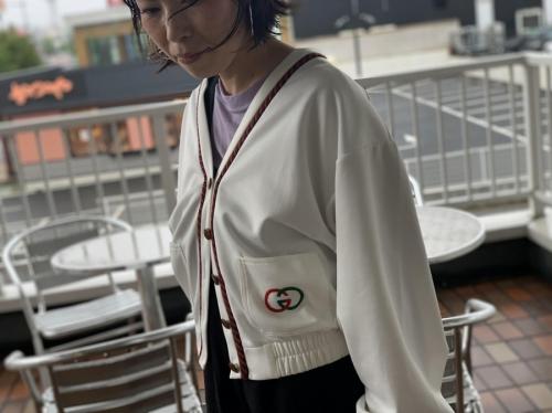 グッチのロゴカーディガン