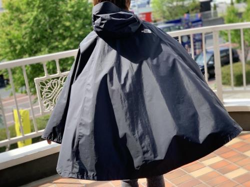 ザノースフェイスのウオータープルーフアクセスポンチョ