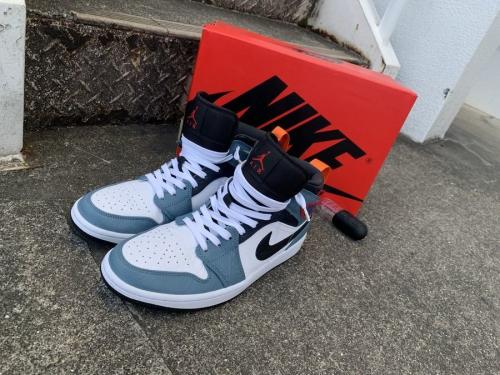 ナイキのAIR JORDAN 1 MID SE FEARLESS A