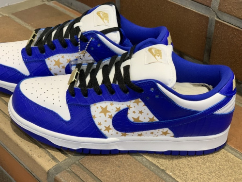 ストリートブランドのSupreme×NIKE SB